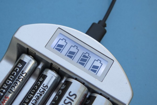 Swisscharger P2 + rechargeable batteries AA Mignon (4 pieces)